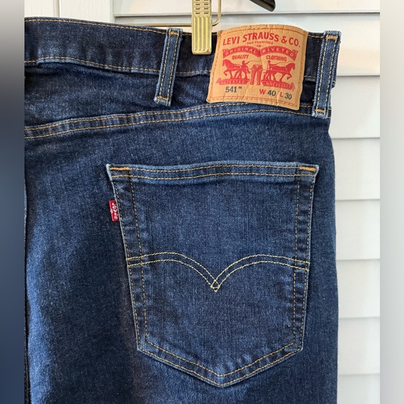 Levi’s 541 Dark Wash ATHLETIC TAPER FIT MEN'S JEANS Size 40 X 30 - Picture 10 of 13